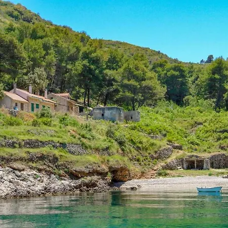 Holiday home Robinson Alga Sucuraj